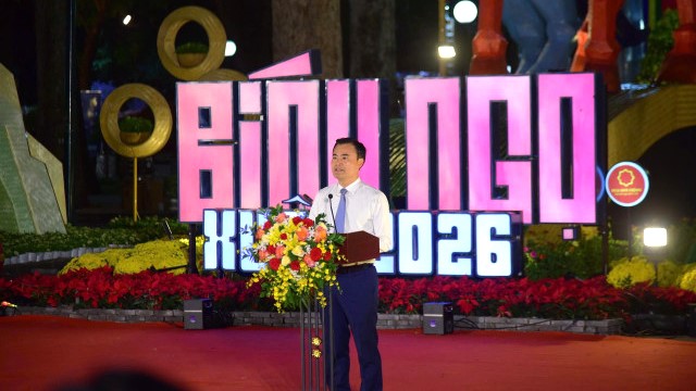 Ông Bùi Xuân Cường, Phó Chủ tịch UBND TP HCM phát biểu tại Hội hoa xuân TP HCM năm 2026. [Ảnh: Hữu Thông] 